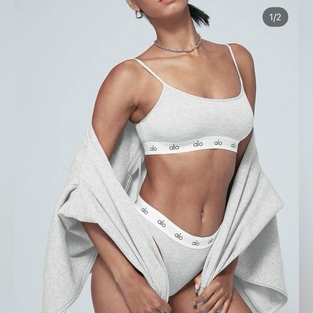 Set panty in cami bra by alo yoga , Bra small panty xs is good for small lady